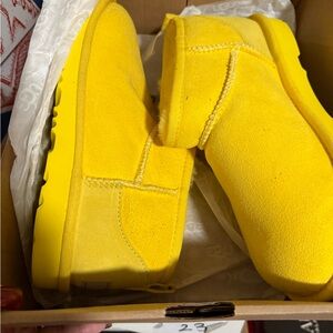 UGG Kids Classic Ultra Mini in Yellow. New youth size 4